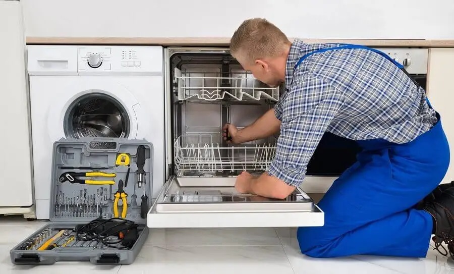 Karapürçek Maytag servisi teknisyen ekibi beyaz eşya tamiri yaparken